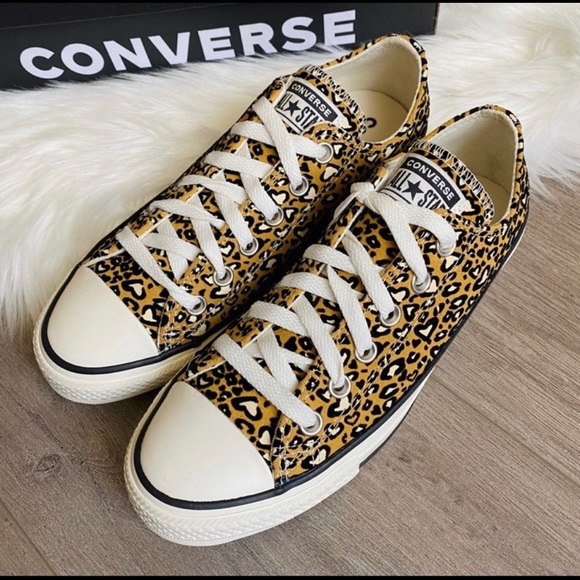 NWT Converse Leopard Heart Chuck Taylor All Star - Picture 2 of 9